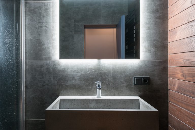 Combien coûte vraiment un bassin béton préfabriqué ?