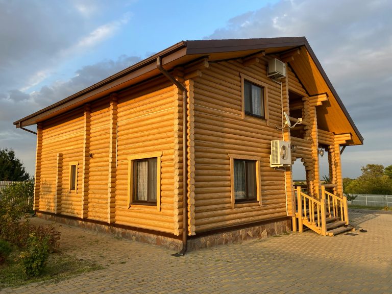 Maison ossature bois ou traditionnelle : laquelle choisir ?