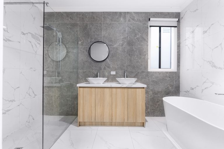 Une salle bain dégriffée, ça vaut vraiment le coup ?