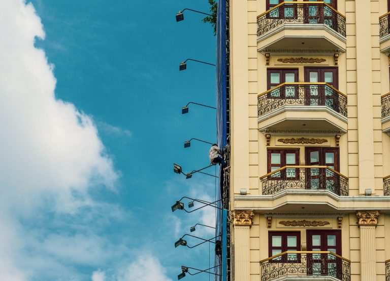 Pourquoi tes charges de copropriété augmentent encore ?