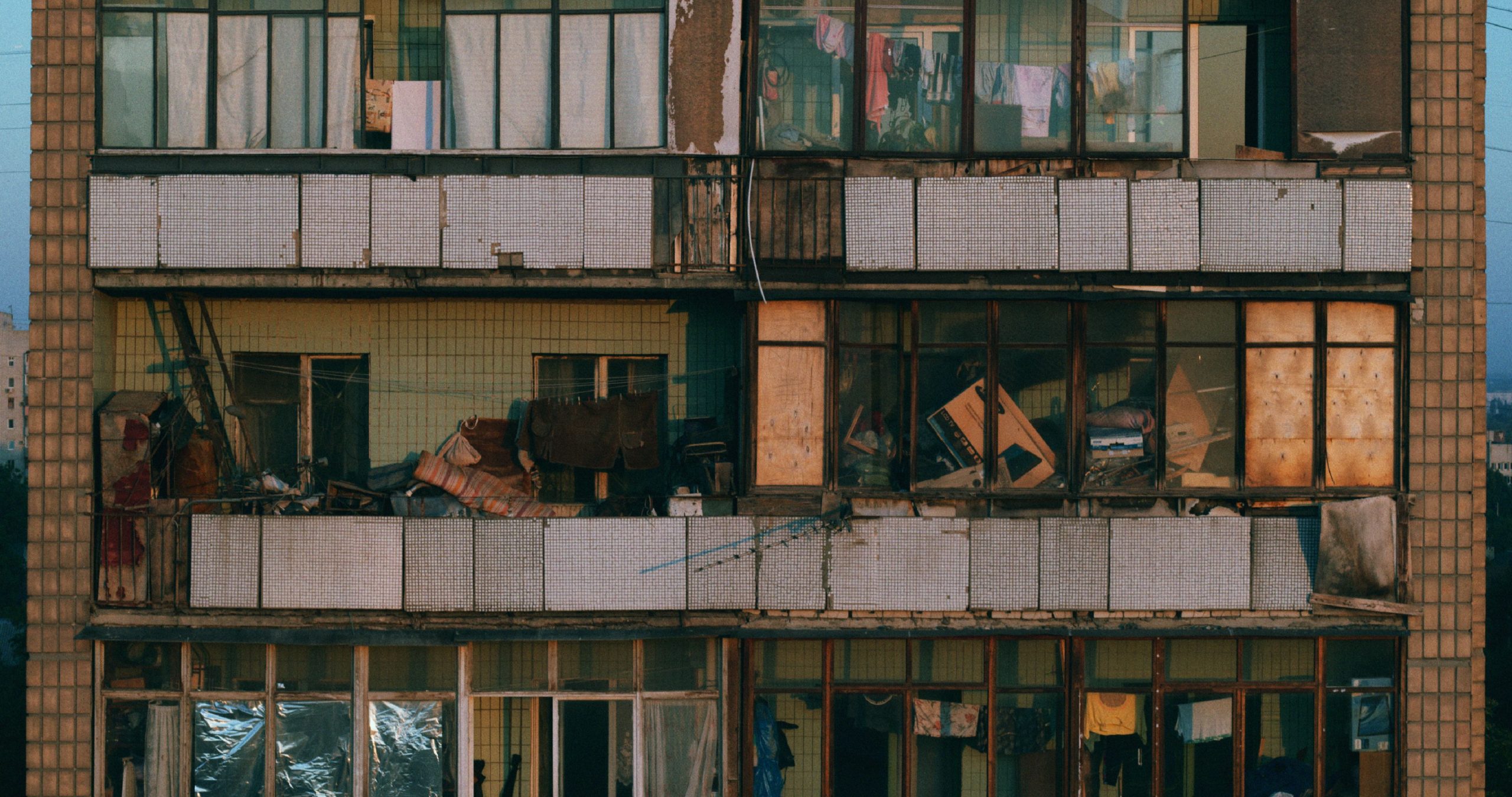 Immeuble vétuste présentant signes délabrement
