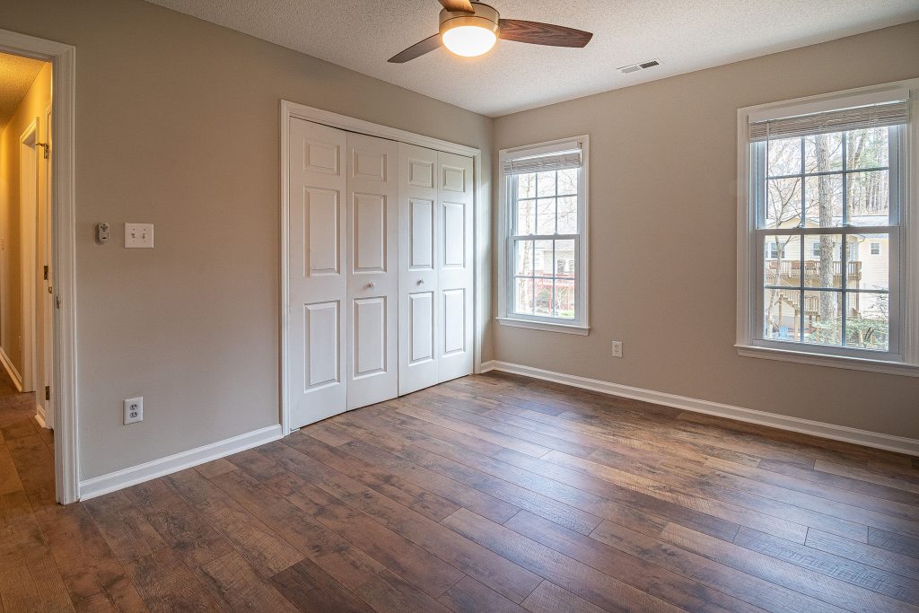 Comment réussir un ragréage sec sur plancher bois ?